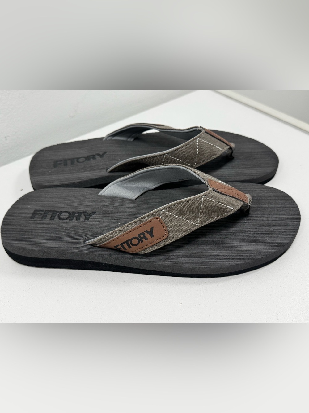 Mens Size 10 Flip Flops Fitory Thong Sandals Brown 43 EU Summer Beach Shoes